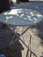 Runder Gartentisch Metall weiss klappbar gebraucht