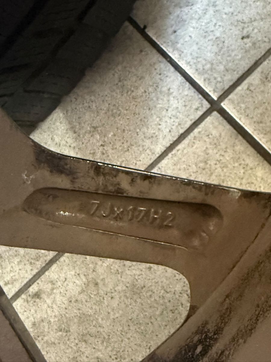 Pneumatici & Ruote complete: Vw Tiguan Winterkompletträder – Usato da Oftringen venduto da nutzer_123 5