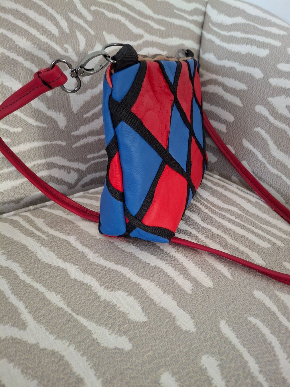 Taschen für Damen: Lederhandtasche Rot Blau  Umhängetasche. – Neu und originalverpackt aus Bellikon von MellonCollieMitTwint 1