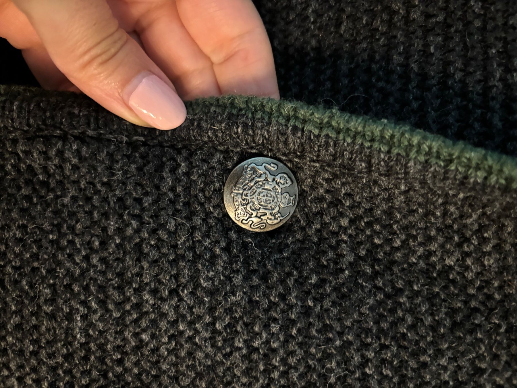Pullover & Sweatshirts: Strickjacke h.moser anthrazit Top Zustand – Gebraucht aus Basel von met_d6zt 1