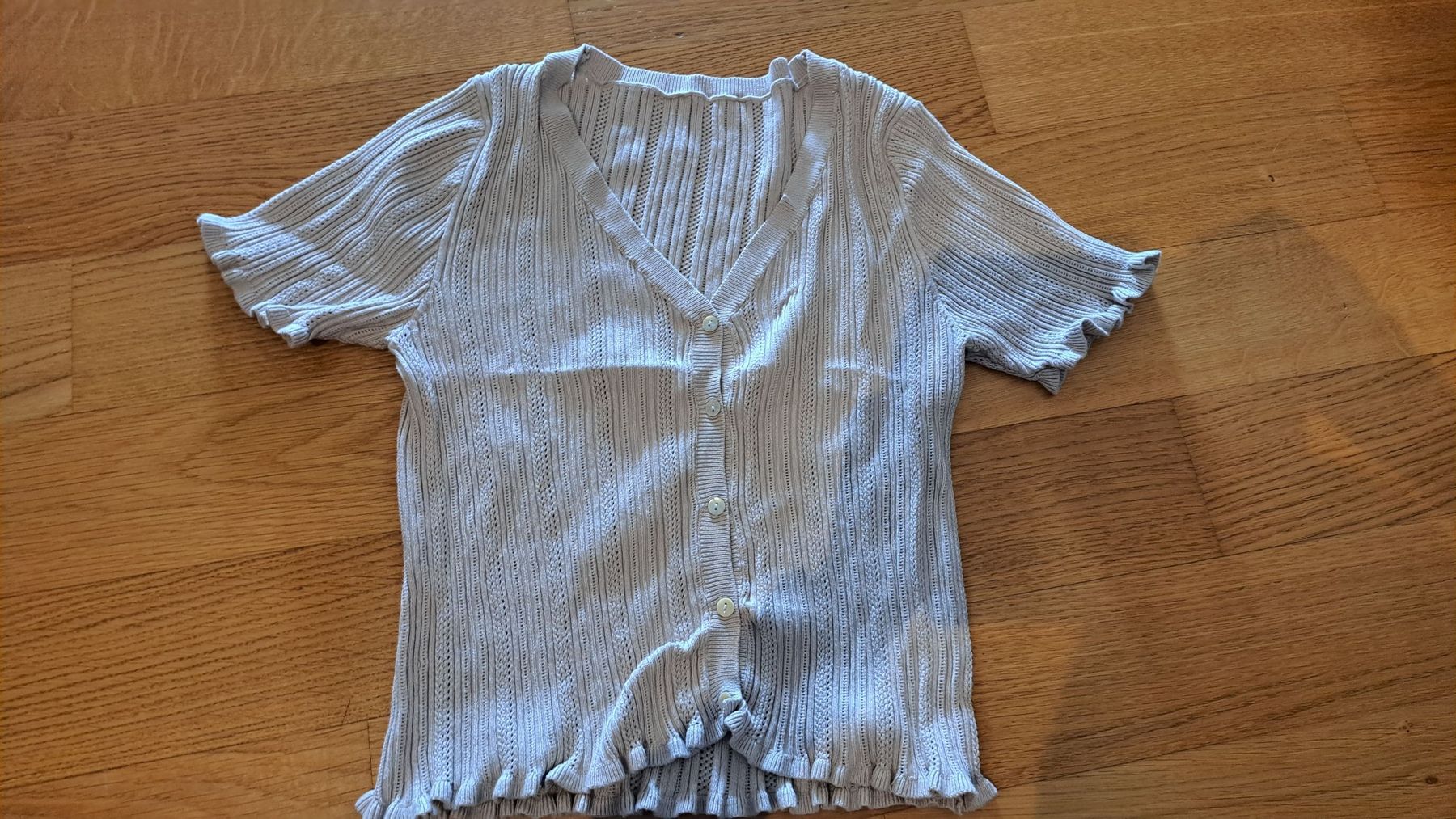 T-Shirts: Sommerliches Strickshirt mit Rüschen – Gebraucht aus Seengen von ja6_65wp