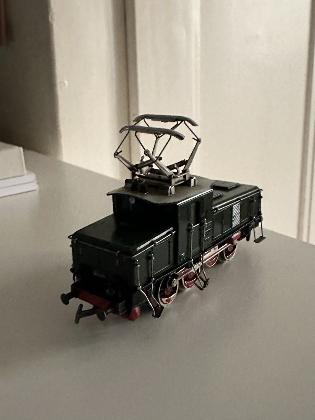 Märklin Modellini di ferrovie: Märklin 3001 Elektrolokomotive E6302 – Usato da Zürich venduto da Diazaio 1