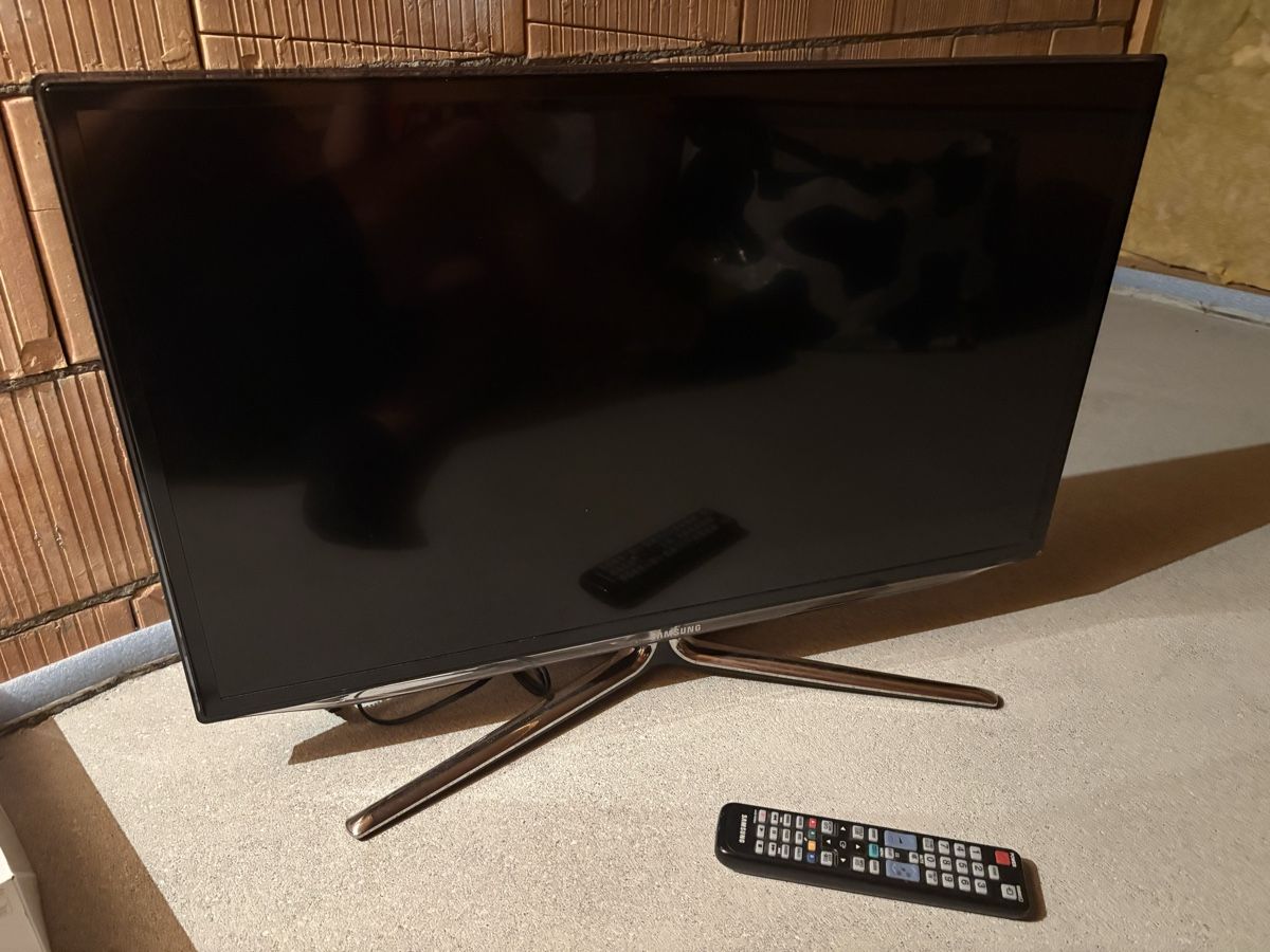 Fernseher: Alter Samsung Smart TV – Gebraucht aus Stallikon von 2000Kai