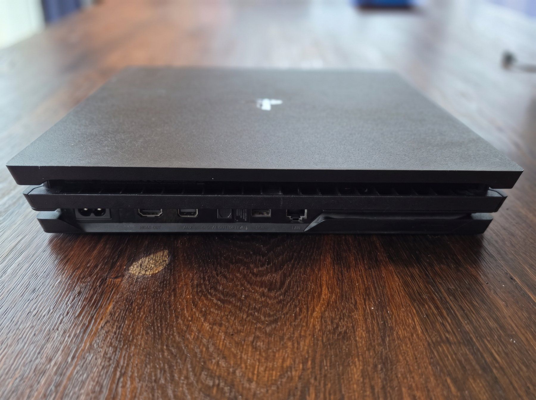Sony Consoles: Sony PS4 Pro 1TB + PlayStation VR Set | Kamera & Controller – D'occasion à Basel par con_q8xm 3