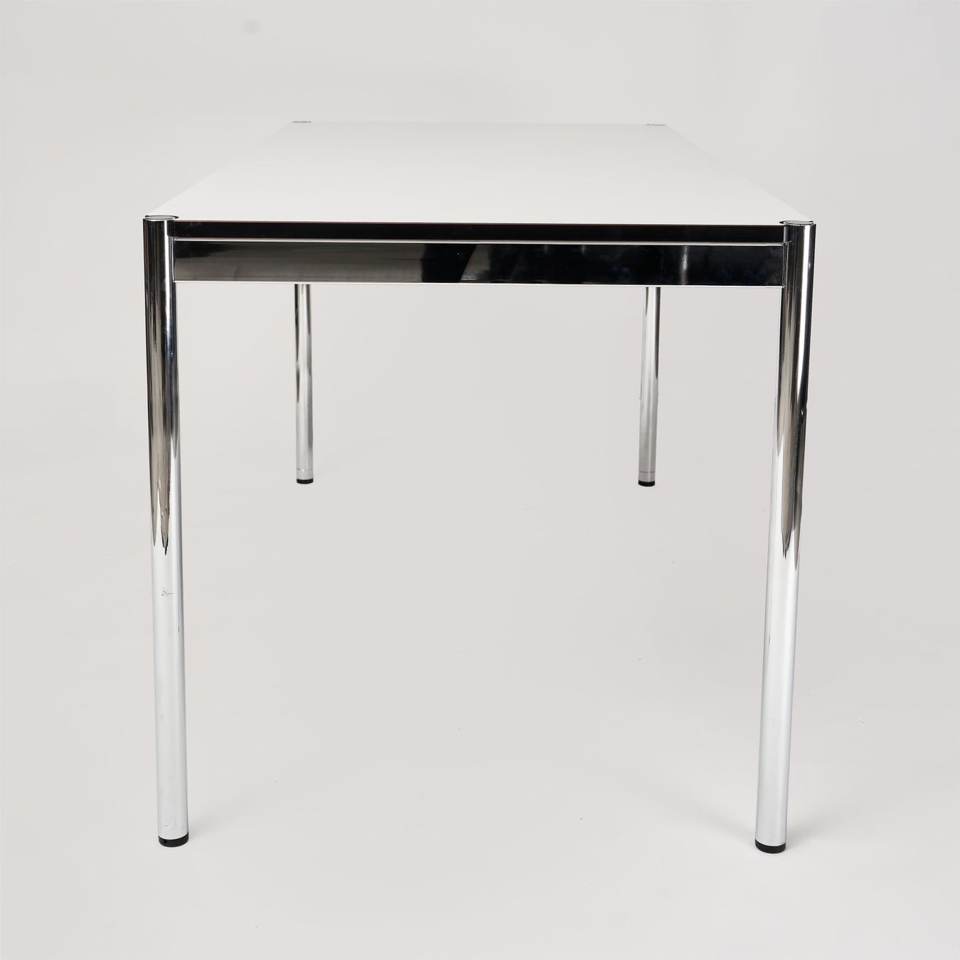 USM Tables: USM Haller Tisch 150x75 Kunstharz Perlgrau – D'occasion à Affoltern am Albis par Zapro 2
