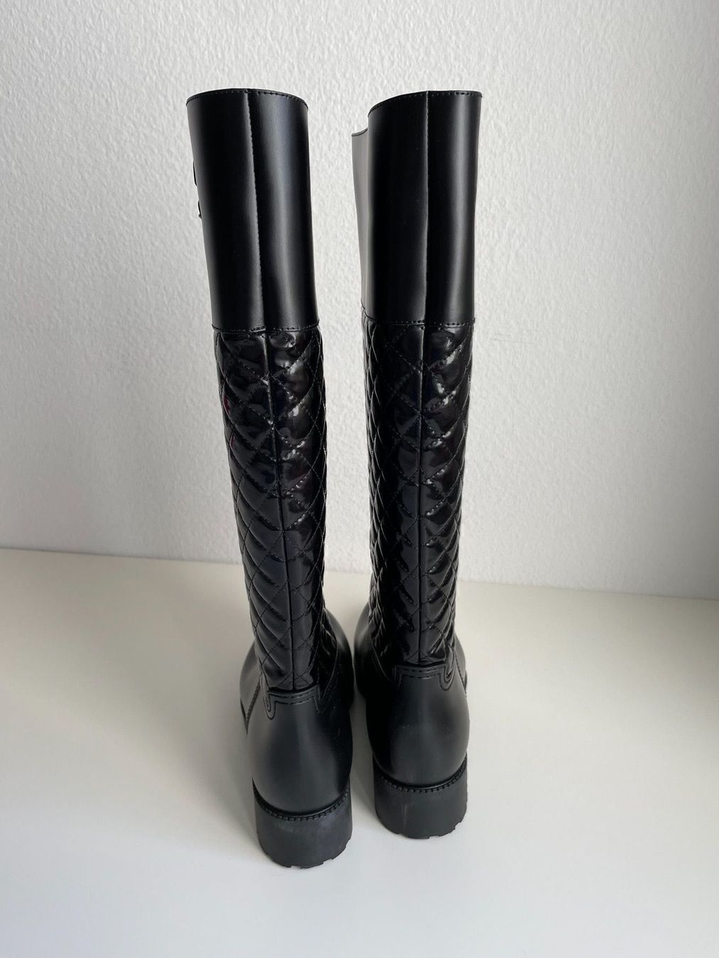 Salvatore Ferragamo Scarpe da donna: Salcatore Ferragamo Gummistiefel – Nuovo (secondo la descrizione) da Winterthur venduto da 19.19 7