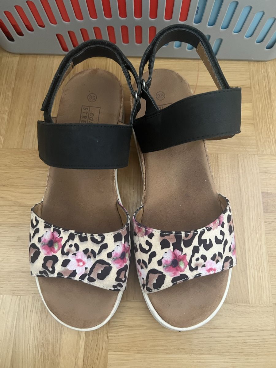 Scarpe da donna: Sandalen Damen Leopard Print Gr. 39 – Usato da Belp venduto da Lalaisland