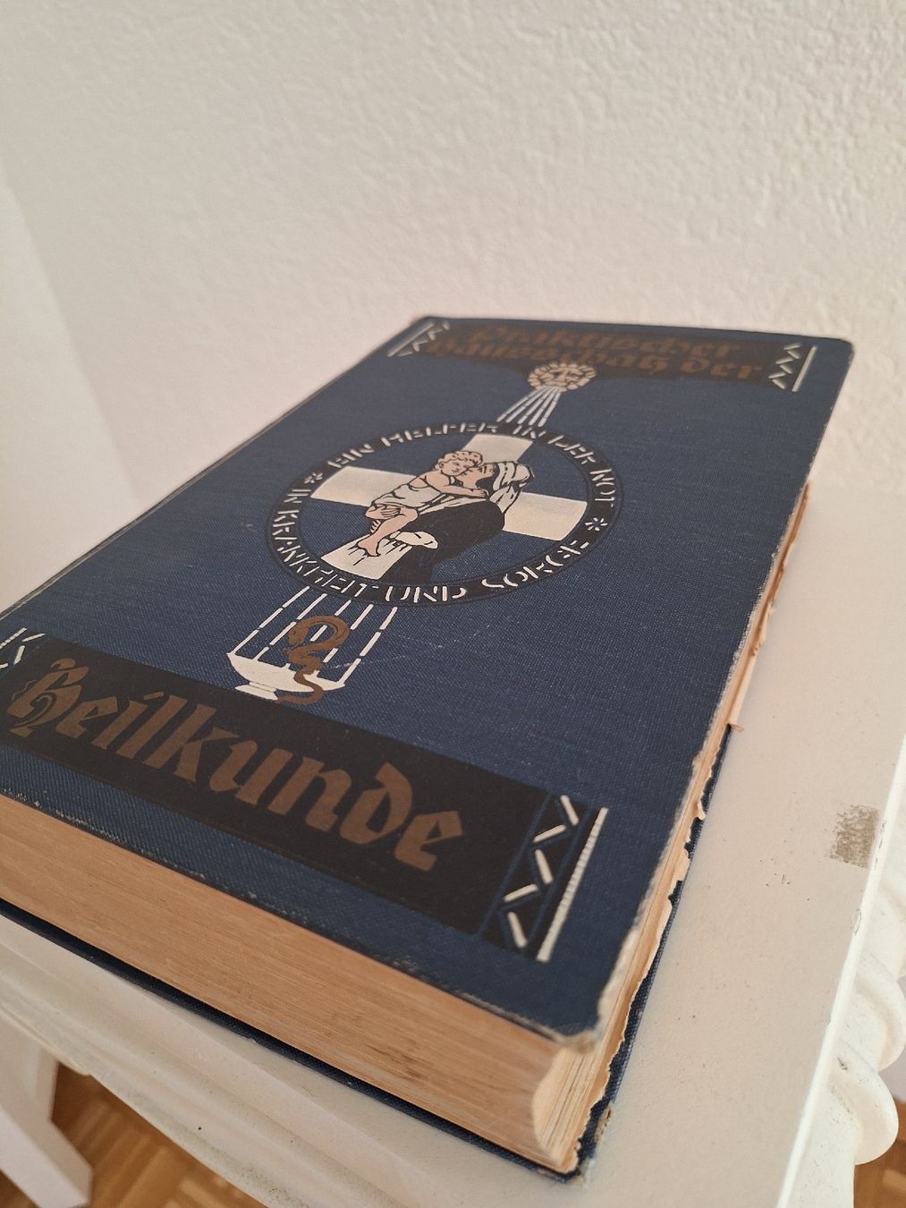 Livres: Krankenpflege Buch antik – D'occasion à Anwil par sar_s77s