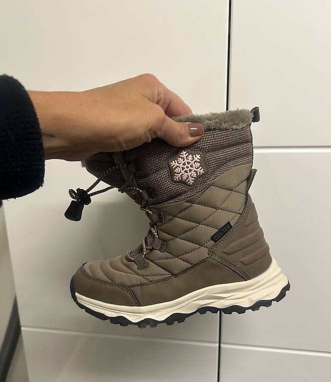 Scarpe per ragazze: Winterstiefel Gr 33 – Usato da Allschwil venduto da Jessica_1981 1