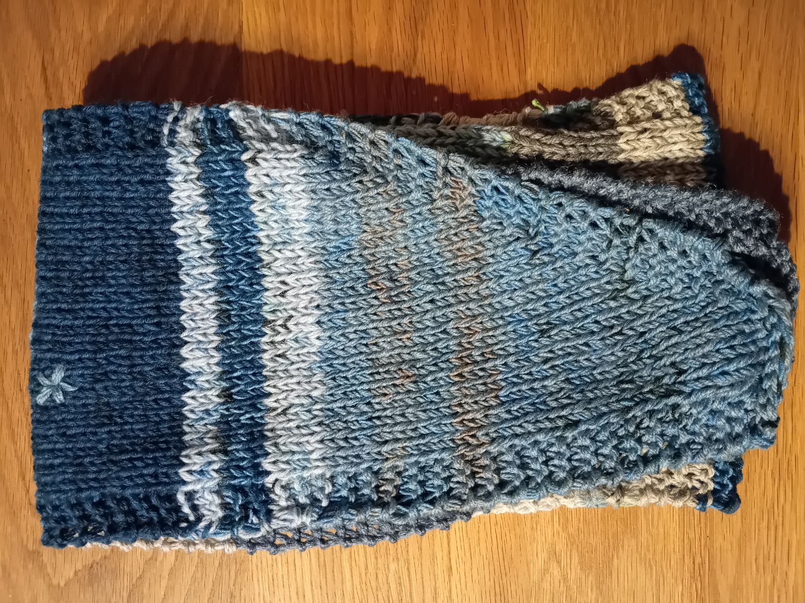 Foulard & Sciarpe: Gestrickter schal mit Streifenmuster neu – Nuovo (secondo la descrizione) da Burgdorf venduto da carodesign1 2