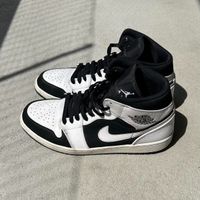 Jordan 1 Mid White Black