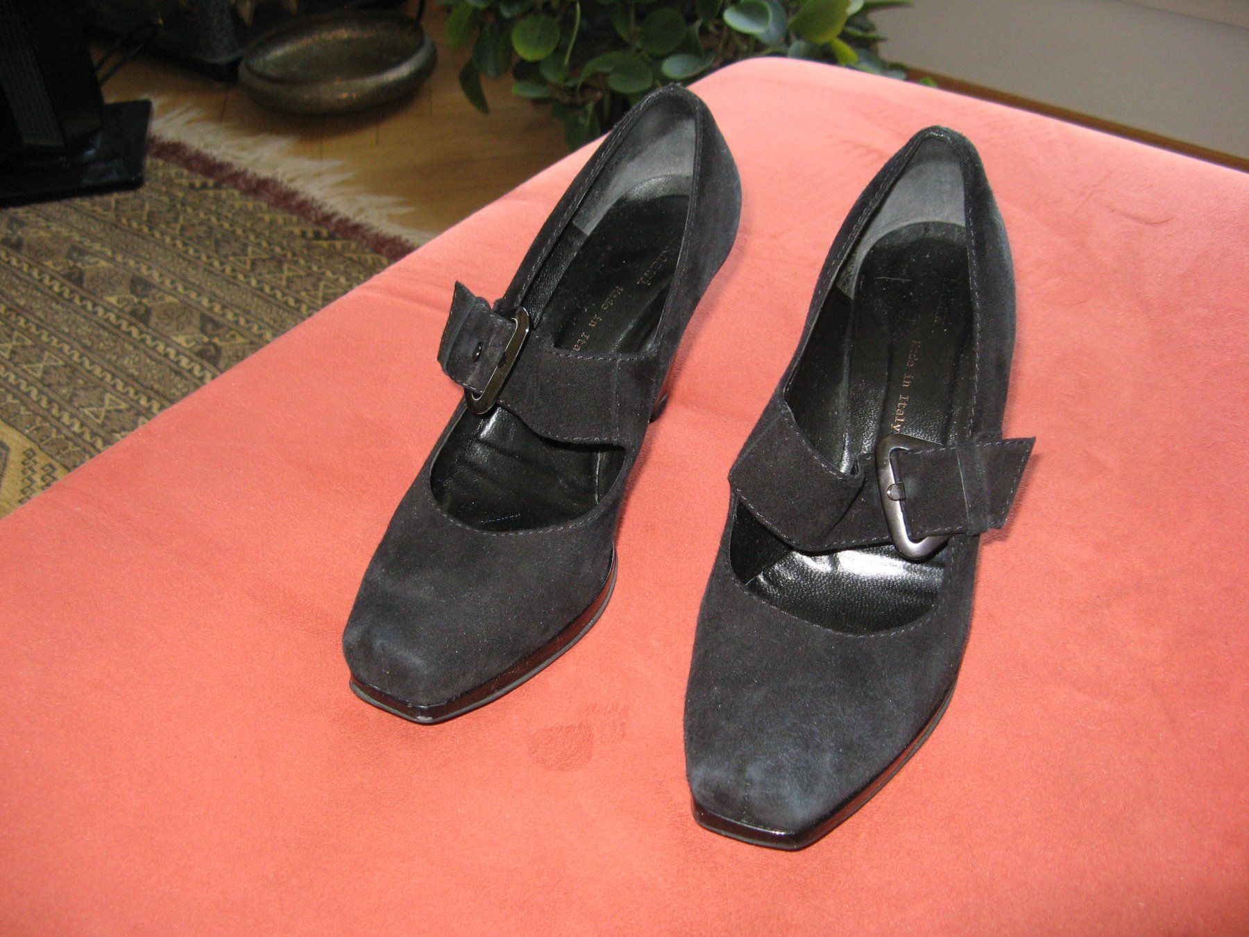 Scarpe da donna: Schwarze Wildleder Damenschuhe Gr. 40 – Usato da Zürich venduto da apil