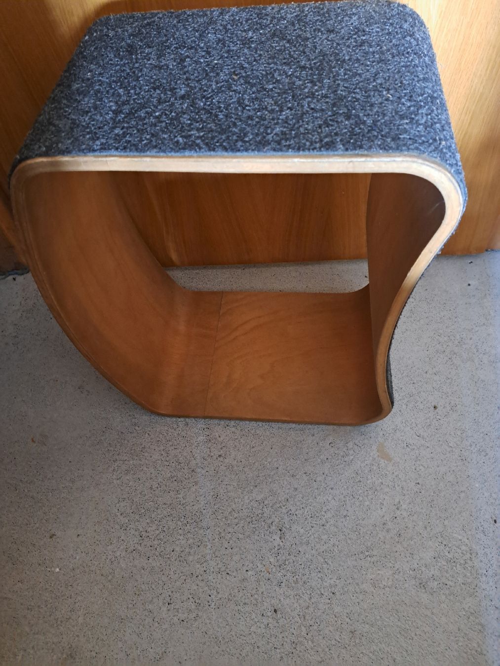 Sgabelli: SIRCH Wipphocker ergonomische Hocker – Usato da Sternenberg venduto da jjudyjerri 3