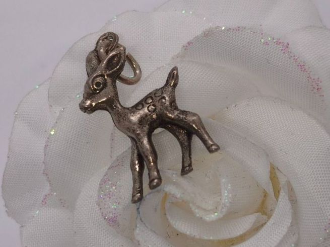 Ciondoli: Silberner Bambi Anhänger, 800 Silber Gestämpelt – Usato da St. Gallen venduto da GIULESGG 2