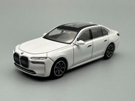 BMW i7 xDrive60 1:64 Mini GT Mineral White neu OVP