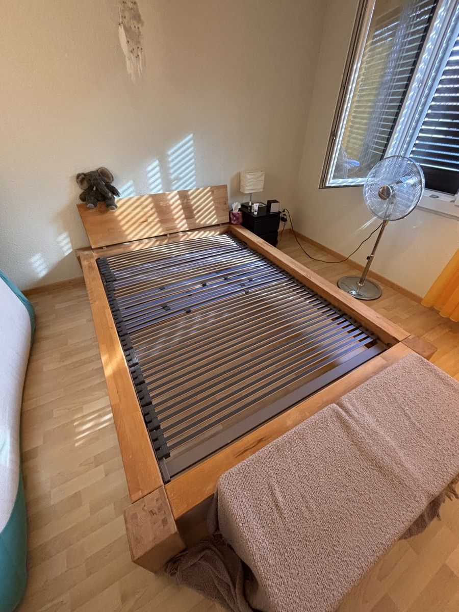 Betten: Bettgestell 140x200cm – Gebraucht aus Busswil BE von jas_578y