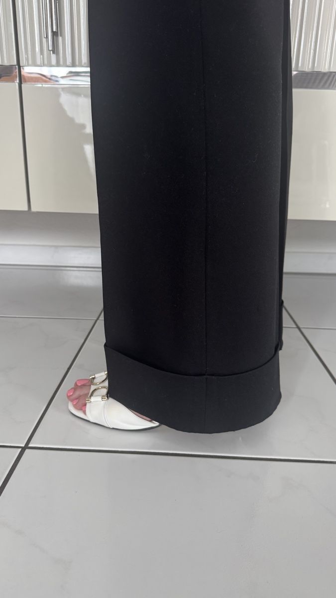 Hosen: Damen Hose Schwarz Grösse M – Gebraucht aus Altendorf von Ro 3