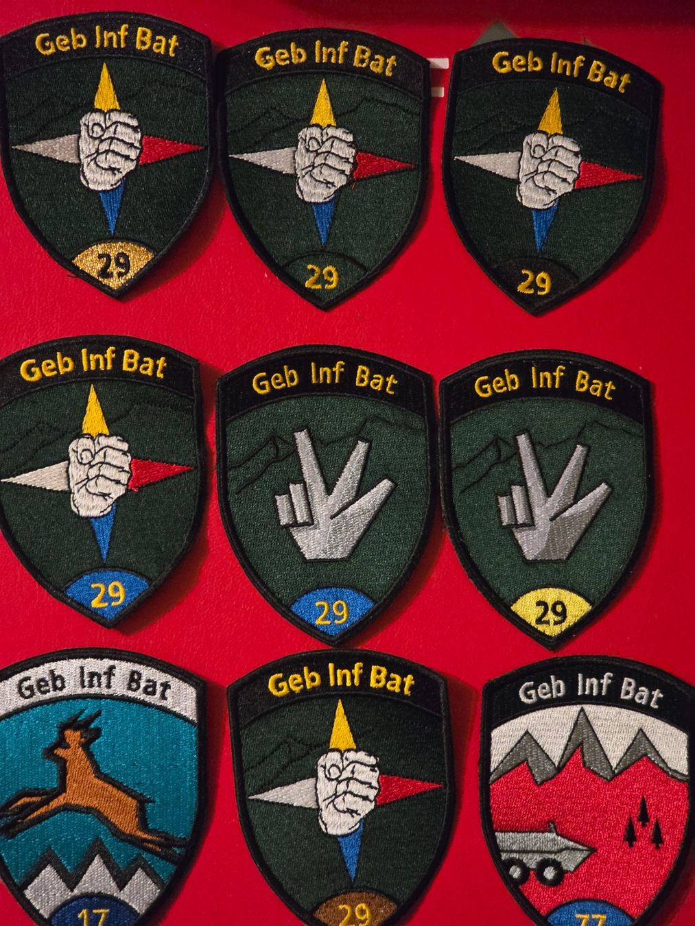 Schweizer Armee Placchette & Badge: Geb inf Bat Abzeichen 9 Stück Divers Original Badges – Nuovo (secondo la descrizione) da Nyon venduto da freetoys08