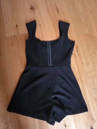 Schwarzer Sommer-Playsuit, Grösse M neu!