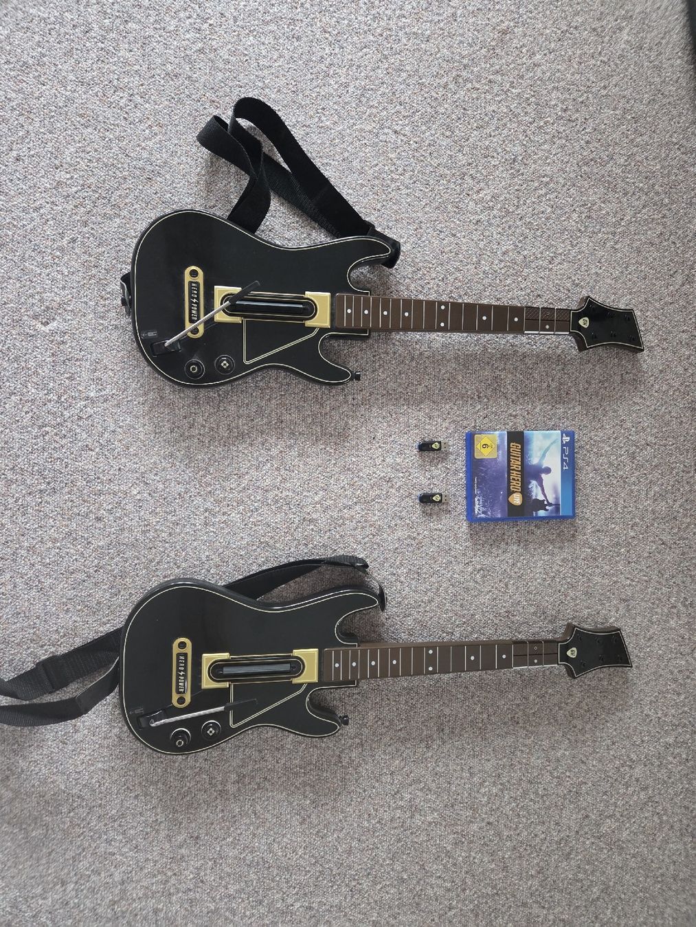 Sony Spiele: Guitar Hero Live PS4 Bundle mit Gitarren neuwertig – Gebraucht aus Elgg von Darkvoid1991