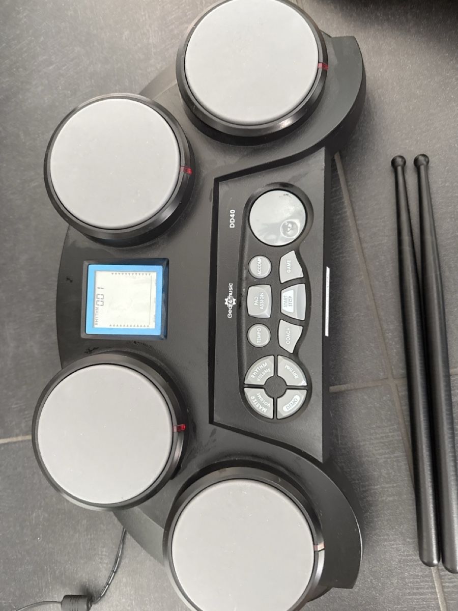 Instruments de musique: Elektronisches Schlagzeug mit Sticks – D'occasion à Biberist par beat-gubler 1