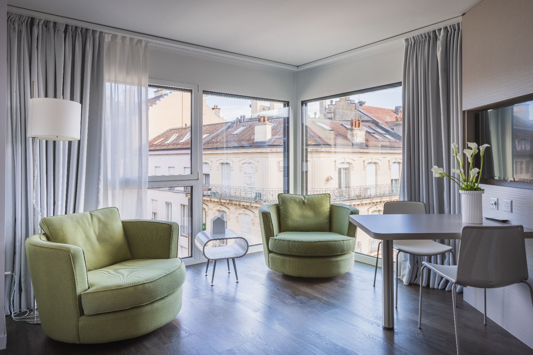 Divani: Sofa vert designer – Usato da Nyon venduto da BenonKose 4