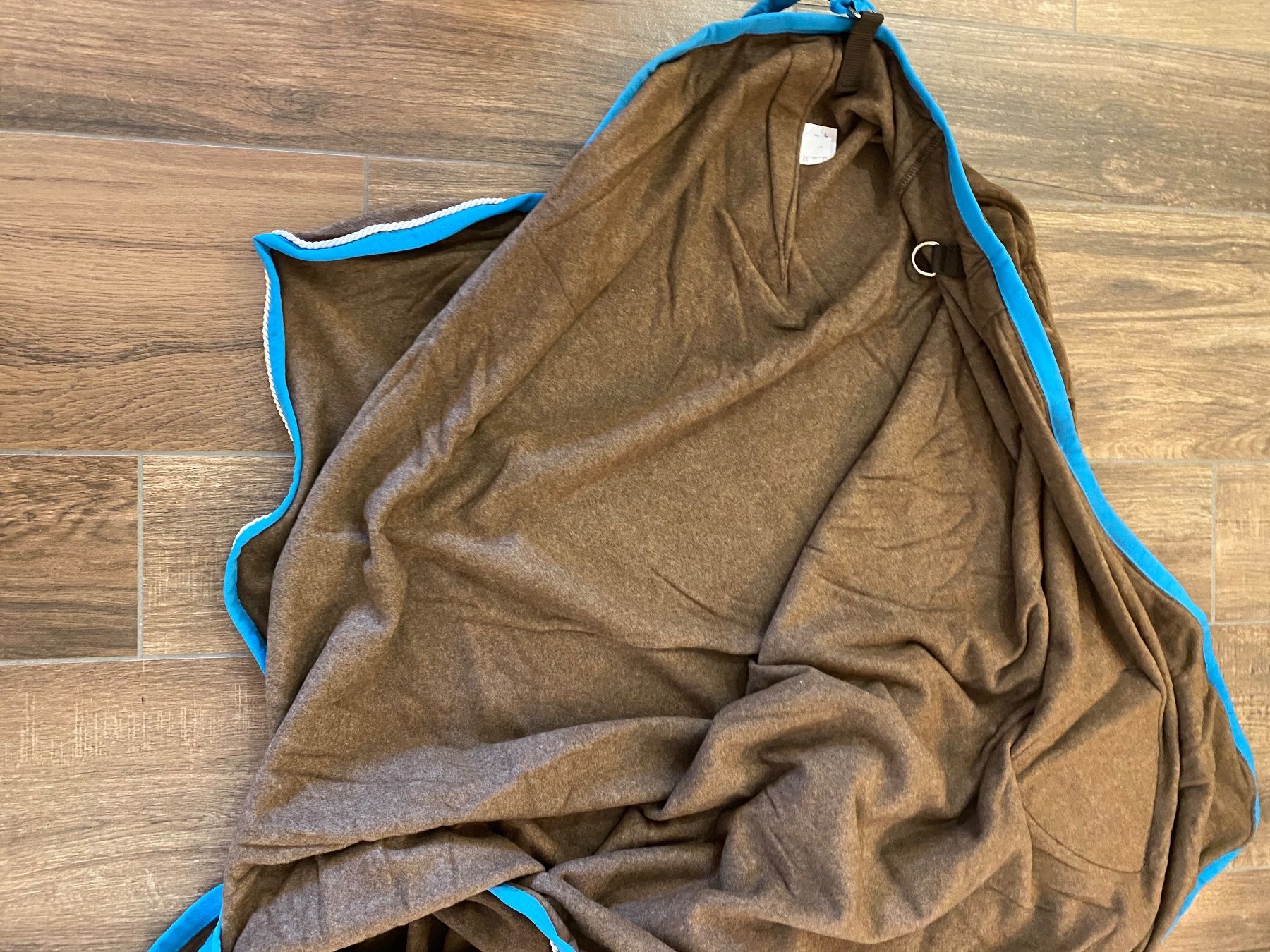 Eskadron Coperte & Accessori: Eskadron Fleecedecke / Abschwitzdecke Choco / Melange Neu – Nuovo e nell'imballaggio originale da Pratteln venduto da a23_j2gs 4