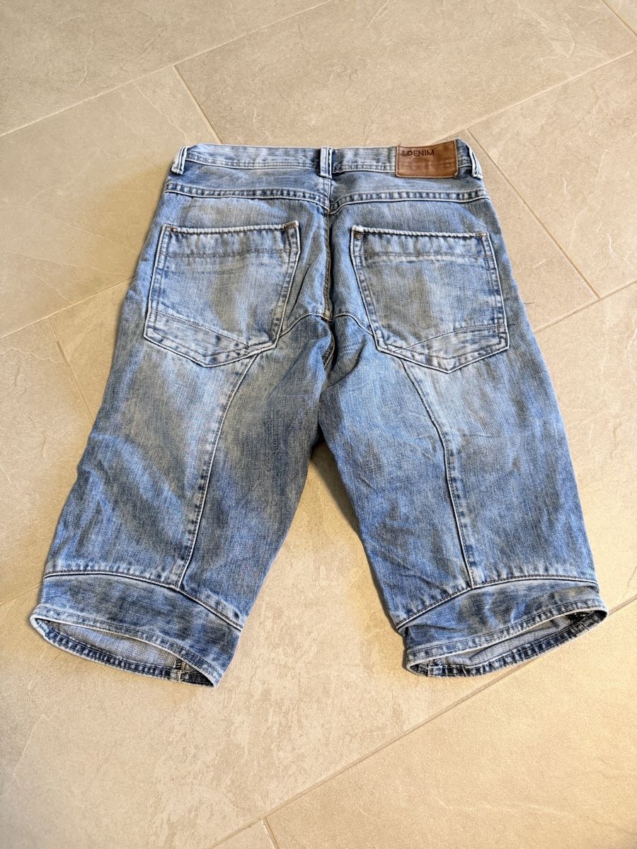 H&M Jeans: H&M Jeans Shorts Gr. 30 oder ca 170 – Usato da Brüttisellen venduto da Ayersa 1