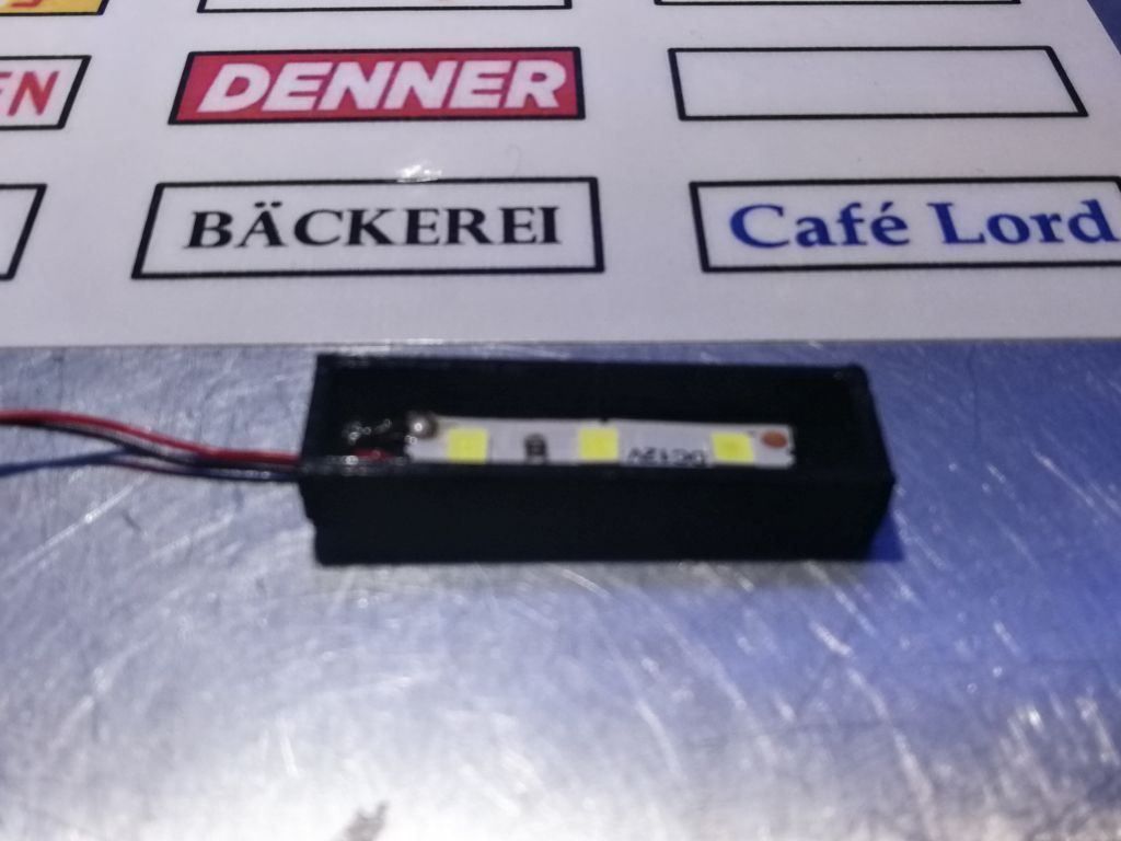 Modelleisenbahnen: Mini-Bausatz Leuchtreklame einseitig – Neu und originalverpackt aus Luzern von Salefactory 2