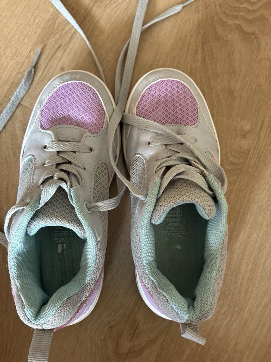 Chaussures filles: Schuh Halbschuh Sneaker Gr 31 blinken  – D'occasion à Stettfurt par San_w9gd 3