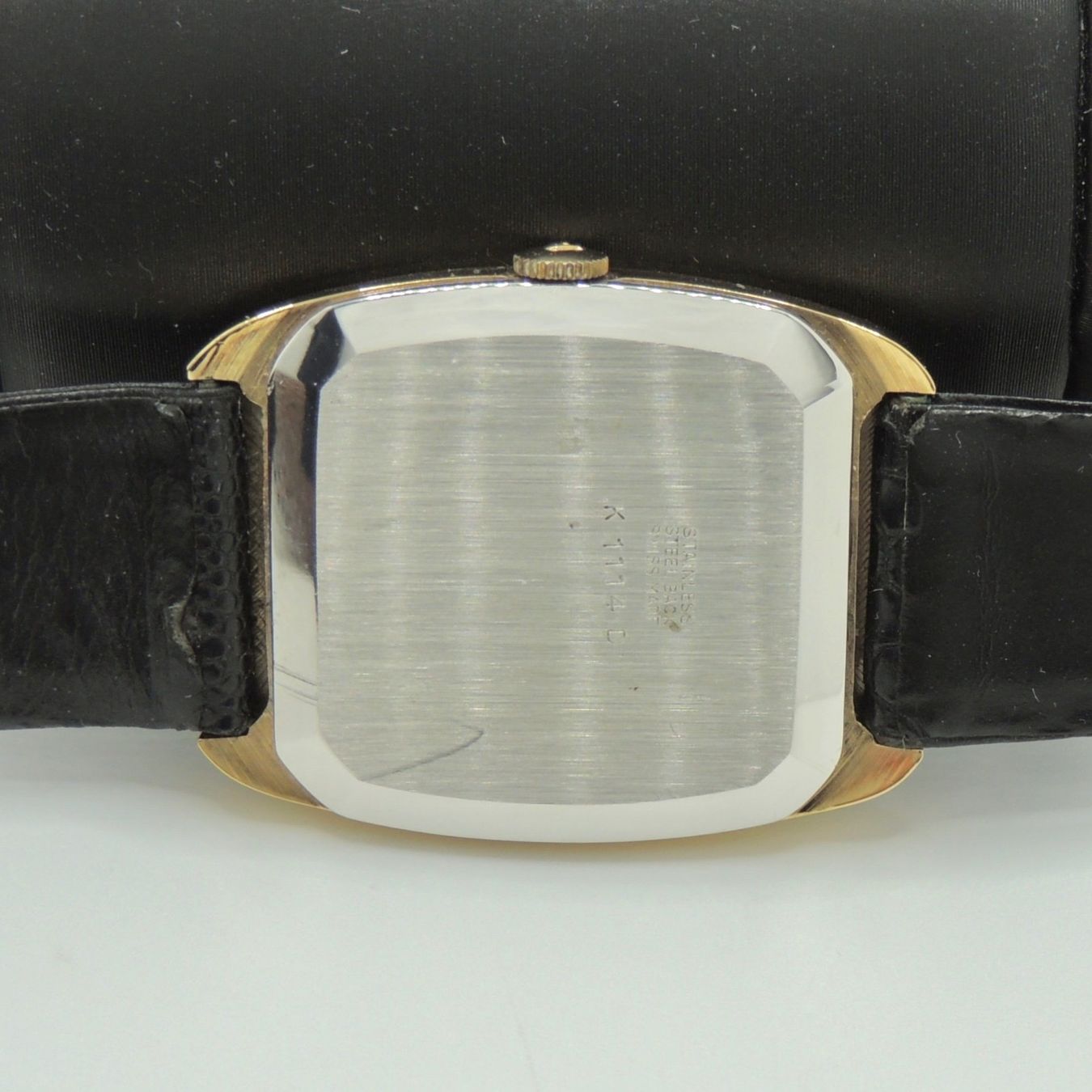 Vulcain Orologi: Montre Vulcain vintage NOS – Nuovo e nell'imballaggio originale da Lausanne venduto da DuGoutetdesCouleurs 2
