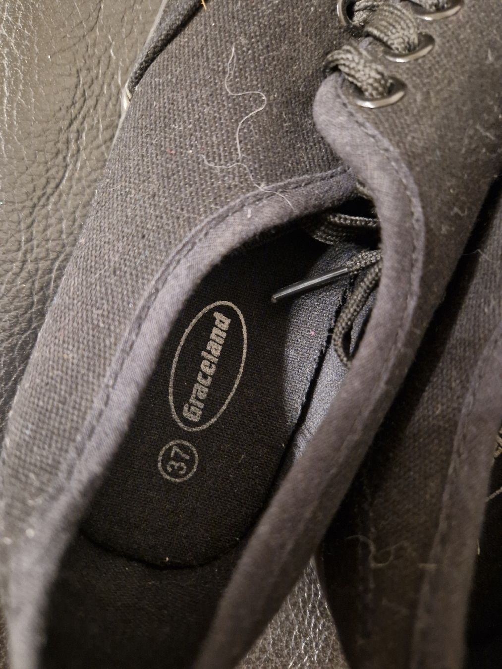 Herrenschuhe: Baskets noires Graceland, taille 37 – Gebraucht aus Penthaz von Sosotroc 2