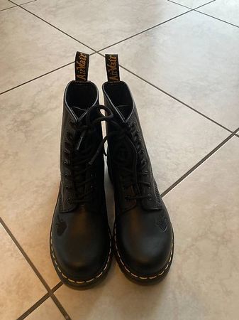 Dr. Martens Boots neu, schwarz mit Rosenmuster Gr. 38