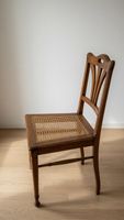 Chaise ancienne cannée, bois sculpté, style Art nouveau
