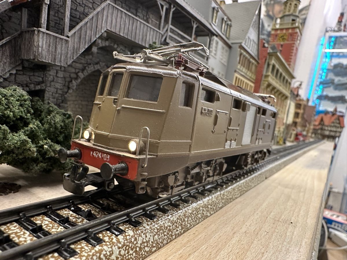 Märklin Modelleisenbahnen: Märklin 3035 FS BR 424 Breda OVP – Gebraucht aus Lupsingen von New-Haven