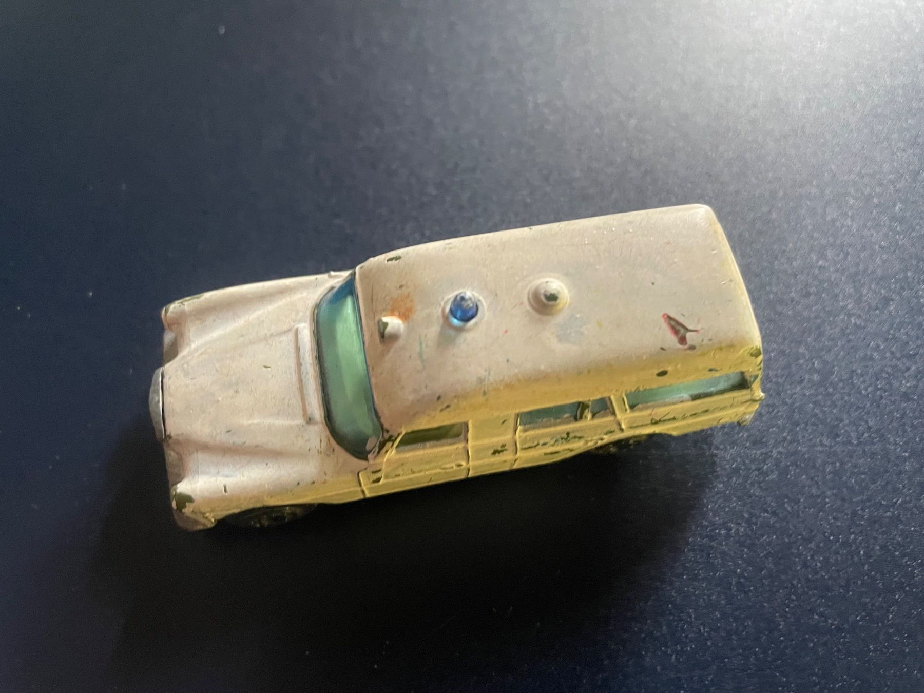 Matchbox Modellautos: Matchbox Superfast Merdes Benz "Binz Ambulance" – Gebraucht aus Volketswil von rubin74 2