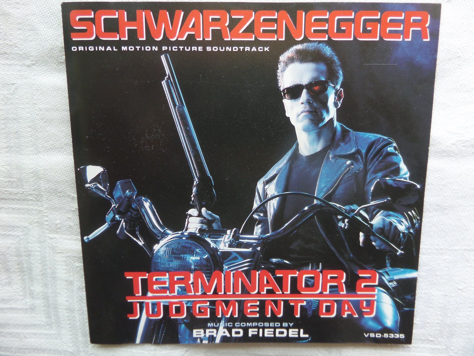 CD: Brad Fiedel - Terminator 2 Judgment Day – Usato da Genève venduto da CDLPBookS