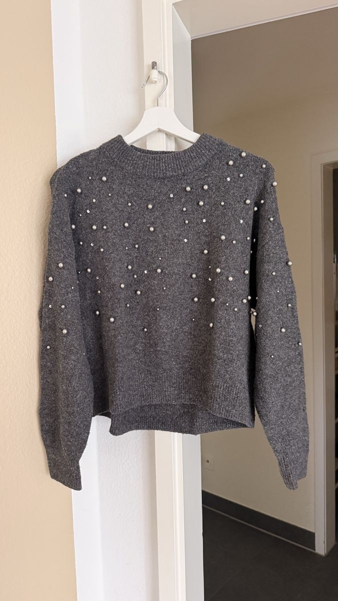 H&M Pullover & Sweatshirts: Pullover mit Perlen, Grösse XS – Gebraucht aus Thun von tat_zb9b