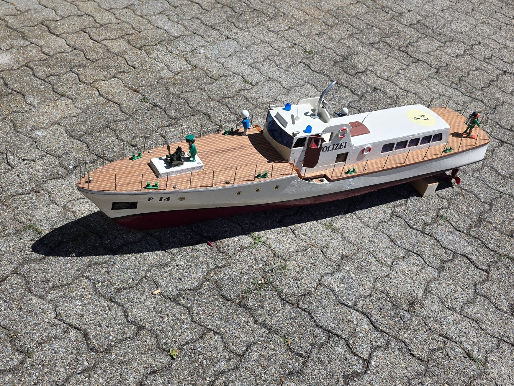 Modellismo RC: Model Ship - Perfect for Summer Fun! – Usato da Hinwil venduto da Ehretstock8 6