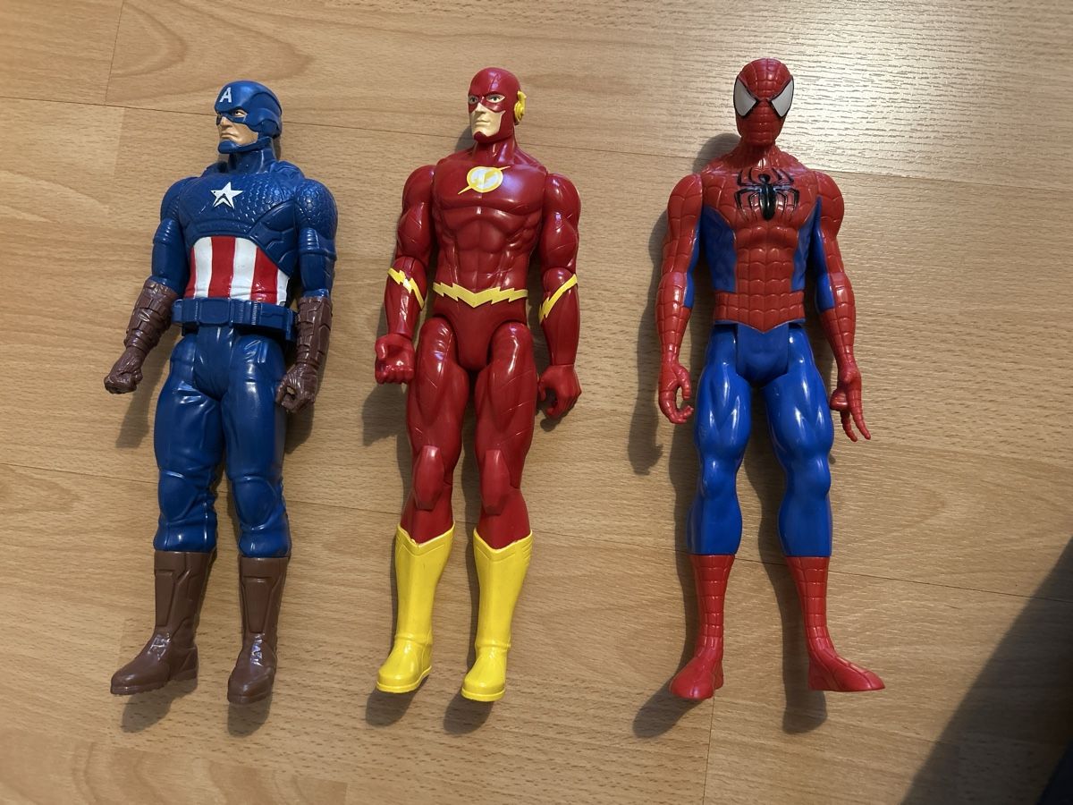 Marvel Jouets: Superhelden Figuren – D'occasion à Lostorf par Venice16