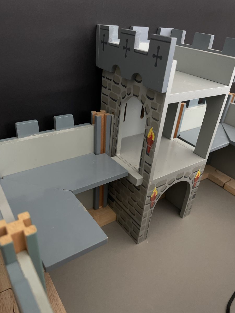 Spielzeuge: Holzritterburg EDIX Set le toyvan – Gebraucht aus Aesch BL von ell_8zv7 2