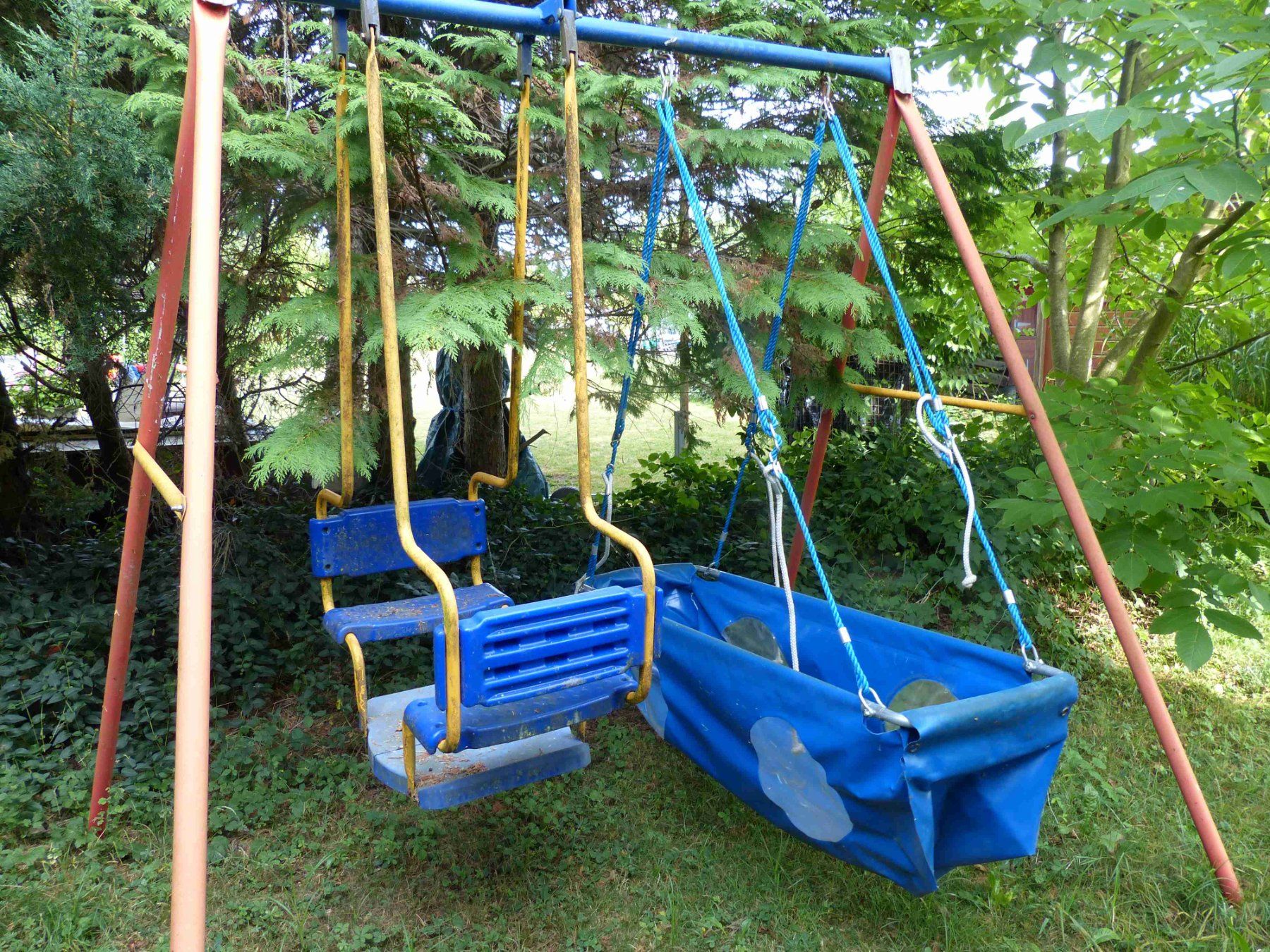 Autre balançoires de jardin: Schaukelgestell mit zwei Sitzen und einer Hängematte – D'occasion à Jona par Cinnestig