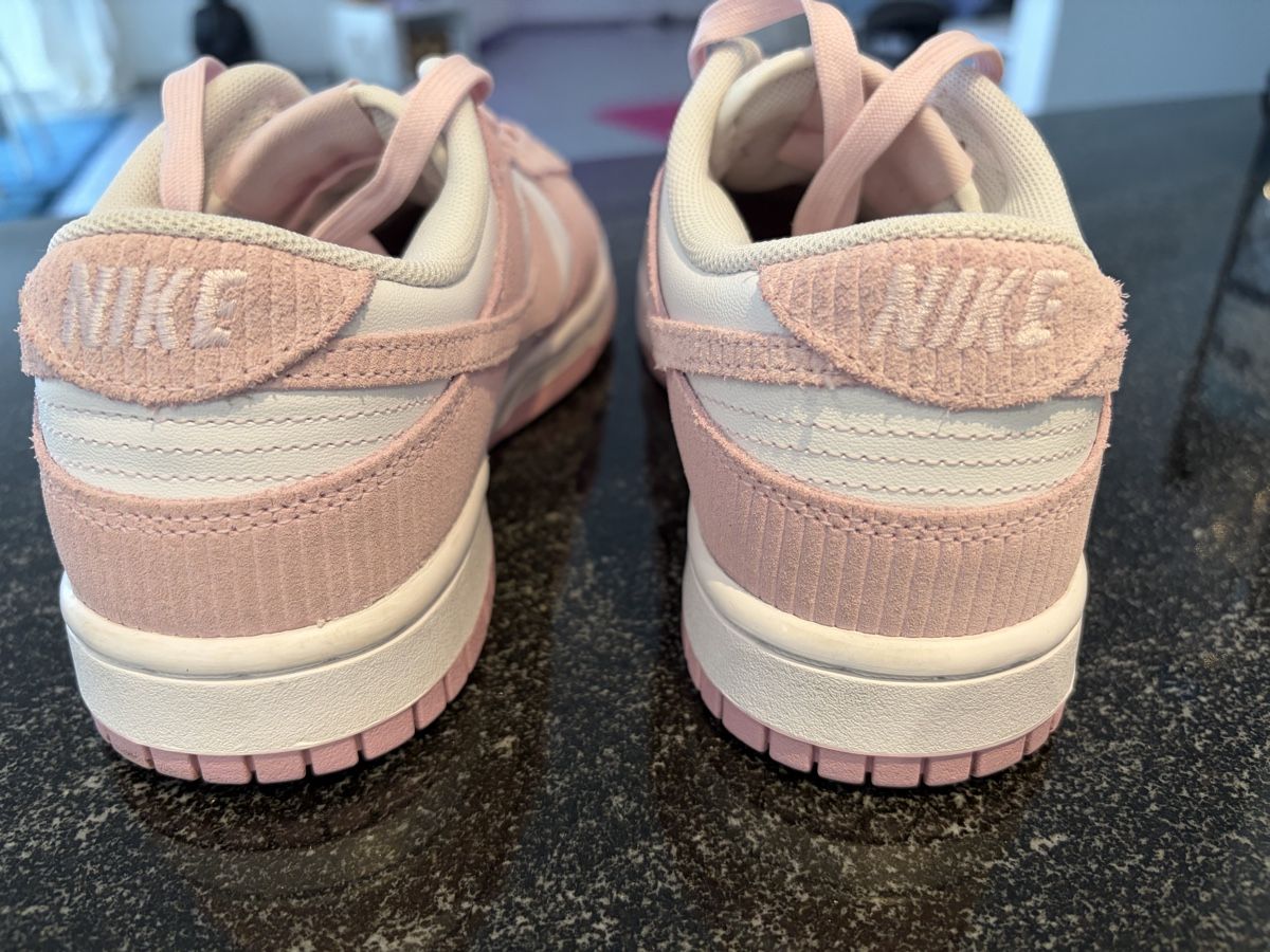 Nike Scarpe da donna: Nike dunk rose velours Sneaker 38.5 – Usato da Eglisau venduto da pebblebeach 1