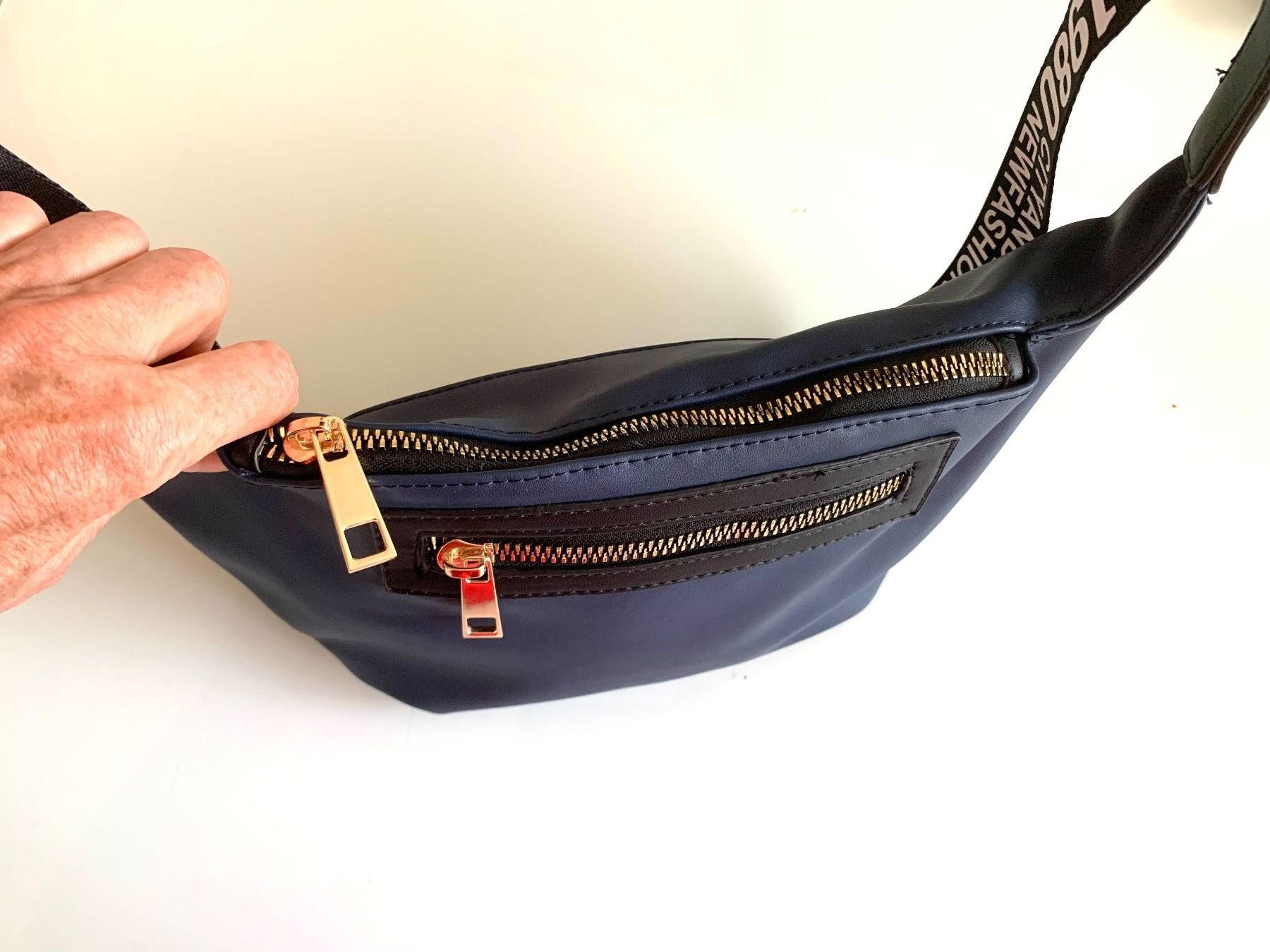Borse da donna: BAUCHTASCHE, UMHÄNGETASCHE BLAU – Nuovo e nell'imballaggio originale da Adliswil venduto da Jessik0 4
