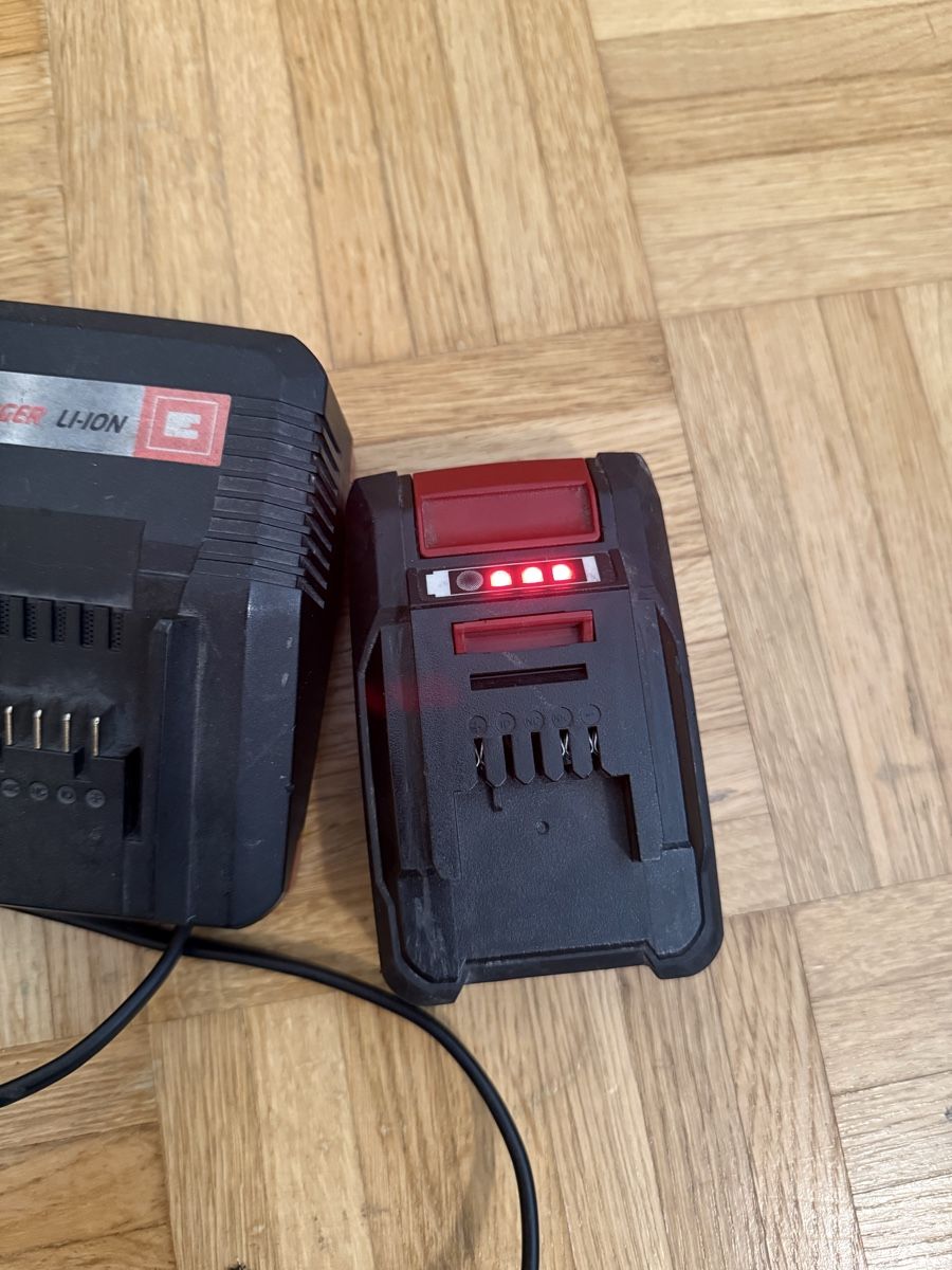 Einhell Caricatori & Batterie: Einhell Ladegerät & 18V 2,0Ah Akku – Usato da St. Gallen venduto da besi97 1