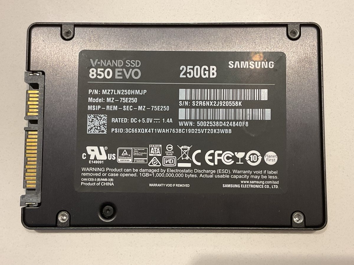 Samsung Dischi rigidi: Samsung SSD 850 EVO 250GB – Usato da Wettswil venduto da Venice3 1
