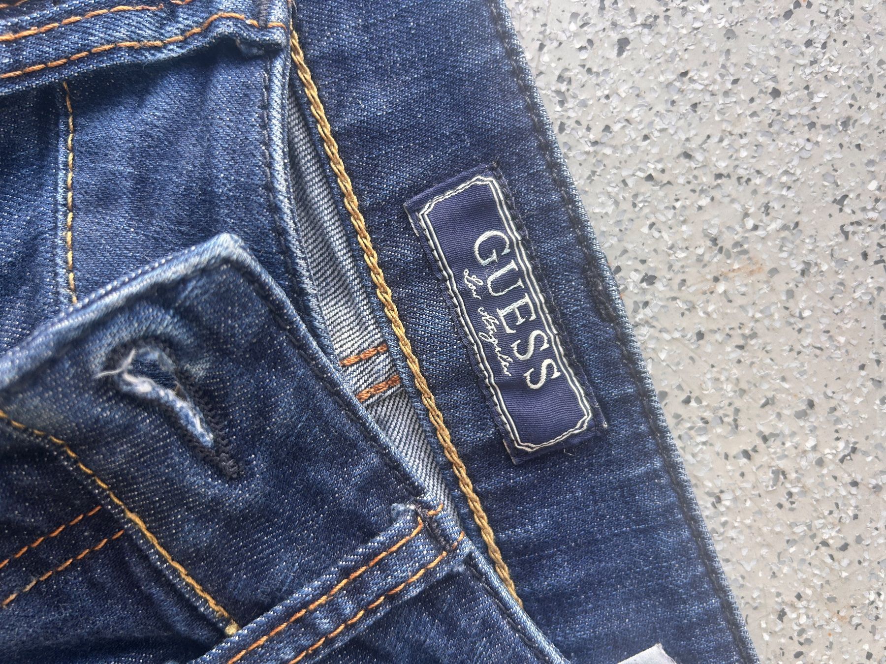 Guess Jeans: Damen Jeans GUESS – Usato da Bern venduto da 44RewornHunter 2