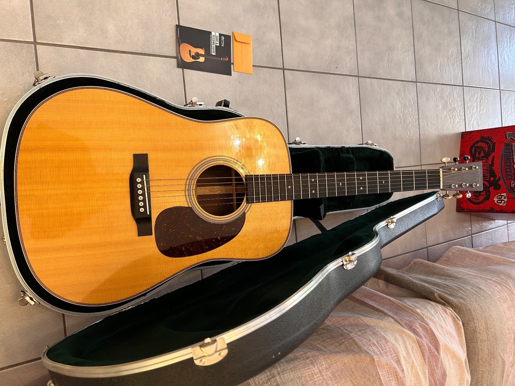 Martin & Co. Instruments de musique: Chitarra acustica Martin D-28 con custodia. – D'occasion à Giubiasco par ste_2qln