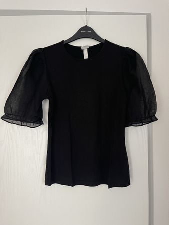 Schwarzes Sommer-T-Shirt mit Puffärmeln, Grösse s, Top!