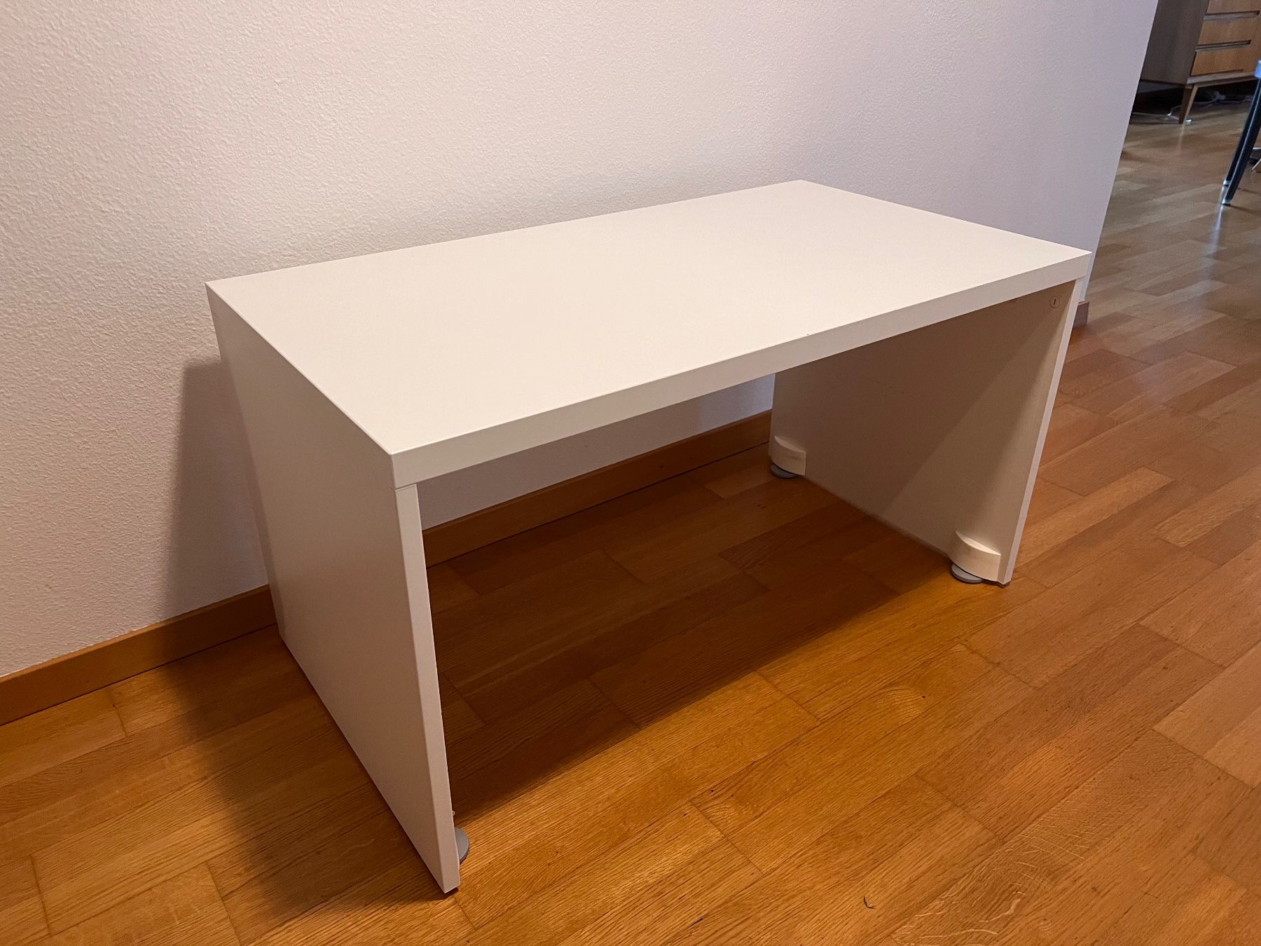 Ikea Tische: Ikea Smastad Tisch mit Schublade – Gebraucht aus Luzern von  1